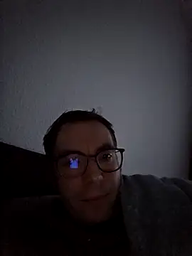 Snapshot of Schnubby1 chatting on December 18, 3:07 pm Schnubby1 online show from December 18, 3:07 pm