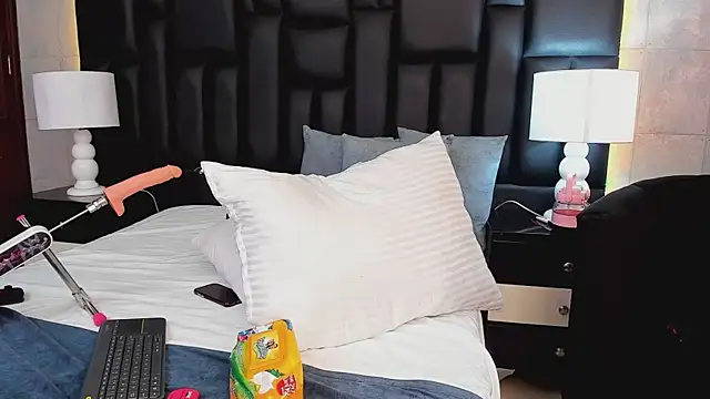 Snapshot of MiaSweeths chatting on February 27, 6:31 pm MiaSweeths online show from February 27, 6:31 pm