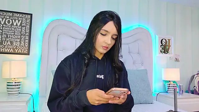 Snapshot of MiaSweeths chatting on October 9, 7:23 pm MiaSweeths online show from October 9, 7:23 pm