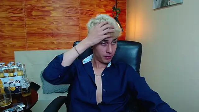 Snapshot of Bastiaan_28 chatting on December 12, 6:14 am Bastiaan 28 online show from December 12, 6:14 am