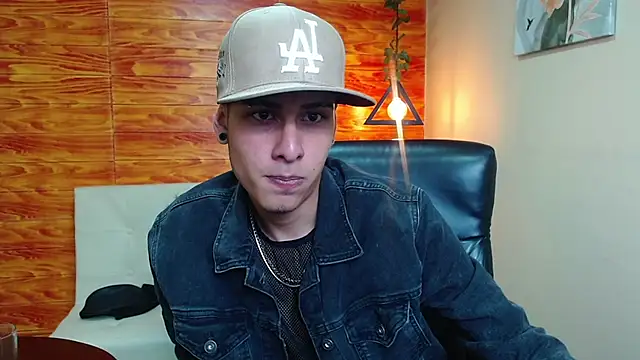 Snapshot of Bastiaan_28 chatting on December 15, 2:52 am Bastiaan 28 online show from December 15, 2:52 am