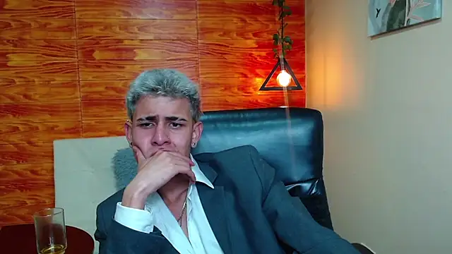 Snapshot of Bastiaan_28 chatting on December 18, 9:04 am Bastiaan 28 online show from December 18, 9:04 am