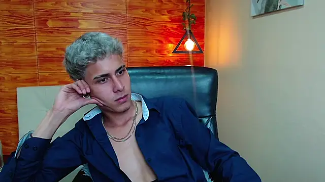 Snapshot of Bastiaan_28 chatting on December 19, 7:18 am Bastiaan 28 online show from December 19, 7:18 am