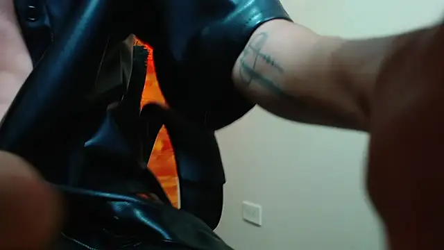 Snapshot of Bastiaan_28 chatting on December 24, 8:22 am Bastiaan 28 online show from December 24, 8:22 am