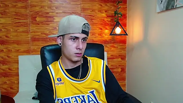 Snapshot of Bastiaan_28 chatting on December 28, 9:52 am Bastiaan 28 online show from December 28, 9:52 am