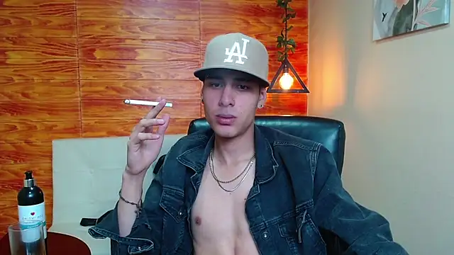 Snapshot of Bastiaan_28 chatting on January 4, 8:17 am Bastiaan 28 online show from January 4, 8:17 am