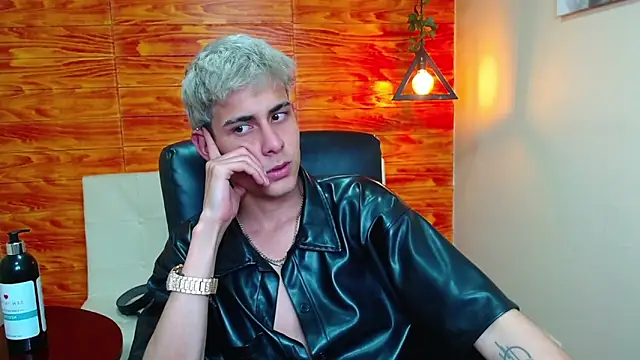 Snapshot of Bastiaan_28 chatting on January 5, 2:19 pm Bastiaan 28 online show from January 5, 2:19 pm