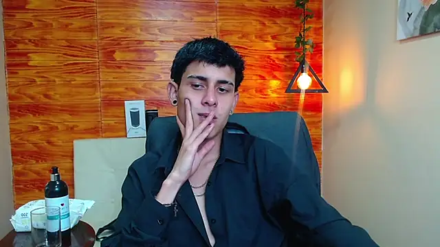 Snapshot of Bastiaan_28 chatting on January 8, 4:02 am Bastiaan 28 online show from January 8, 4:02 am