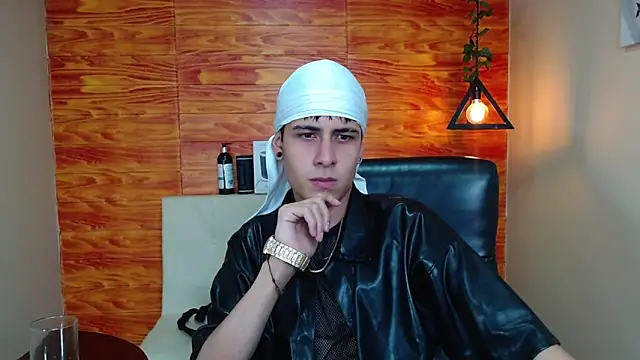 Snapshot of Bastiaan_28 chatting on January 14, 2:19 am Bastiaan 28 online show from January 14, 2:19 am