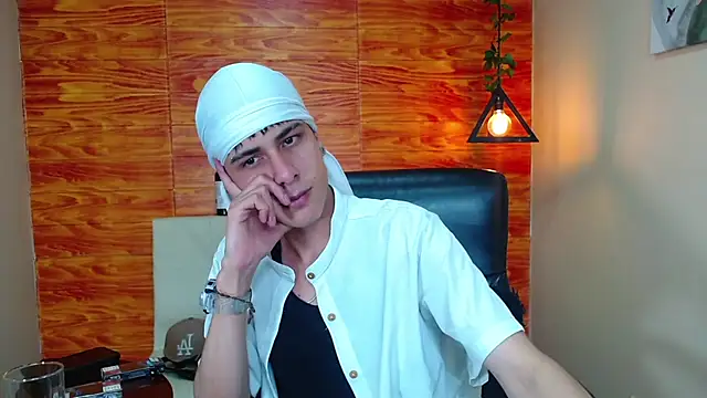 Snapshot of Bastiaan_28 chatting on January 15, 1:02 am Bastiaan 28 online show from January 15, 1:02 am