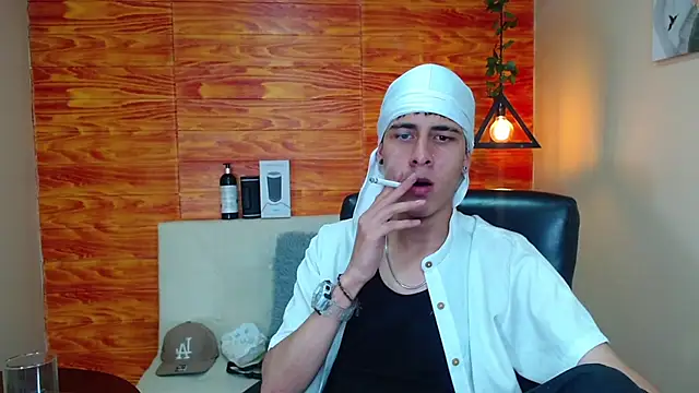 Snapshot of Bastiaan_28 chatting on January 15, 4:04 am Bastiaan 28 online show from January 15, 4:04 am