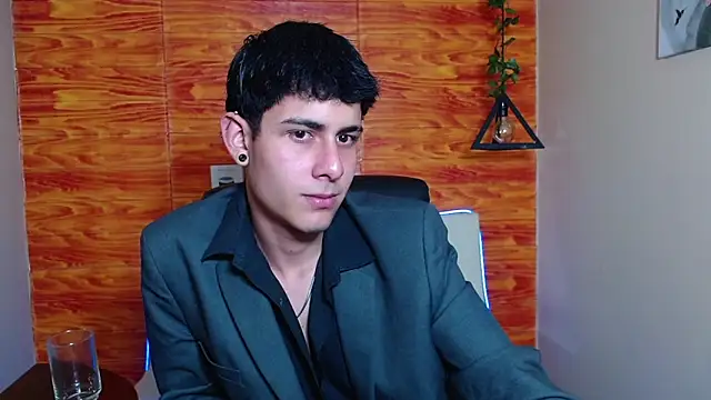 Snapshot of Bastiaan_28 chatting on January 18, 6:45 am Bastiaan 28 online show from January 18, 6:45 am