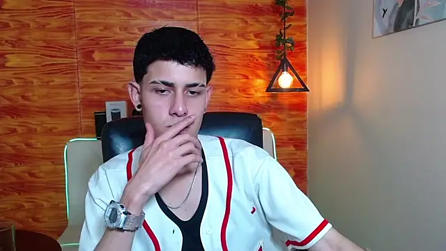 Snapshot of Bastiaan_28 chatting on January 23, 6:28 am Bastiaan 28 online show from January 23, 6:28 am