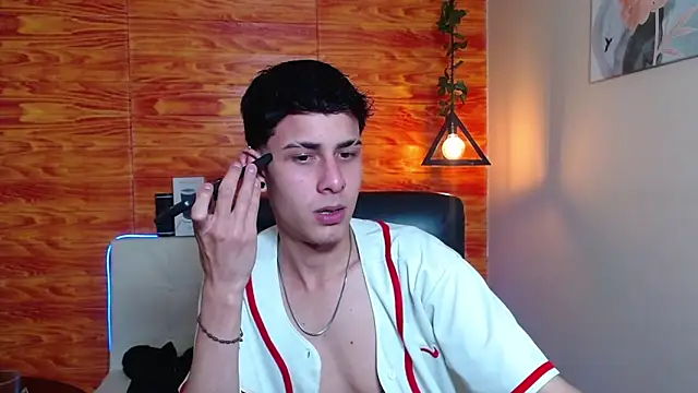 Snapshot of Bastiaan_28 chatting on January 23, 9:29 am Bastiaan 28 online show from January 23, 9:29 am