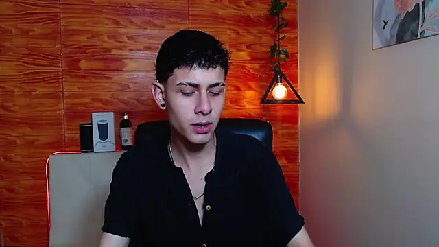 Snapshot of Bastiaan_28 chatting on January 24, 3:54 am Bastiaan 28 online show from January 24, 3:54 am