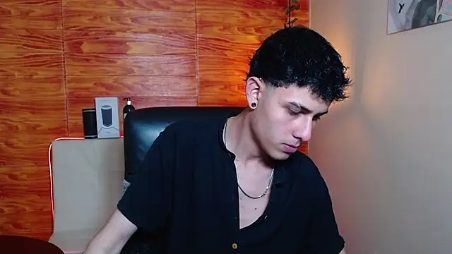 Snapshot of Bastiaan_28 chatting on January 24, 6:57 am Bastiaan 28 online show from January 24, 6:57 am