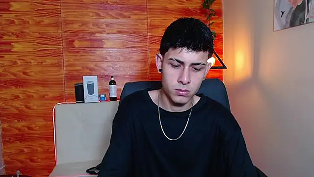 Snapshot of Bastiaan_28 chatting on January 26, 7:53 am Bastiaan 28 online show from January 26, 7:53 am