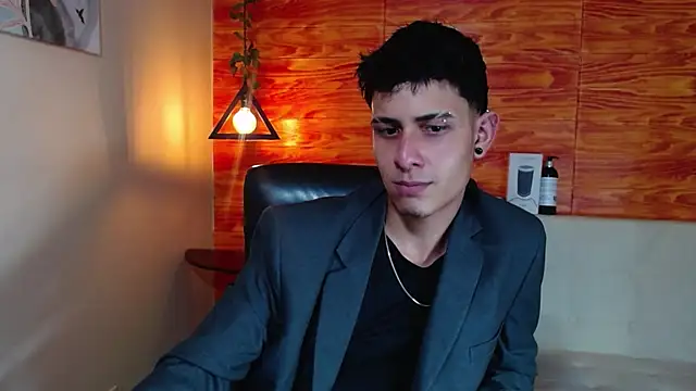 Snapshot of Bastiaan_28 chatting on February 7, 4:27 am Bastiaan 28 online show from February 7, 4:27 am