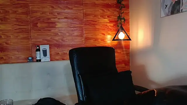 Snapshot of Bastiaan_28 chatting on February 8, 6:22 am Bastiaan 28 online show from February 8, 6:22 am