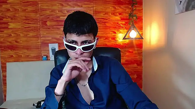 Snapshot of Bastiaan_28 chatting on February 10, 5:25 am Bastiaan 28 online show from February 10, 5:25 am