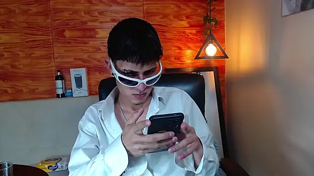 Snapshot of Bastiaan_28 chatting on February 11, 2:25 am Bastiaan 28 online show from February 11, 2:25 am