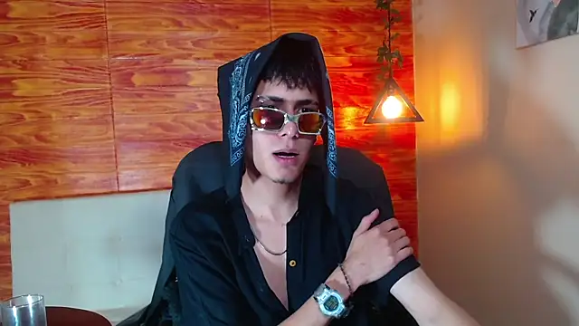 Snapshot of Bastiaan_28 chatting on February 16, 6:10 am Bastiaan 28 online show from February 16, 6:10 am