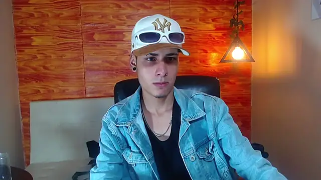 Snapshot of Bastiaan_28 chatting on February 19, 3:06 am Bastiaan 28 online show from February 19, 3:06 am