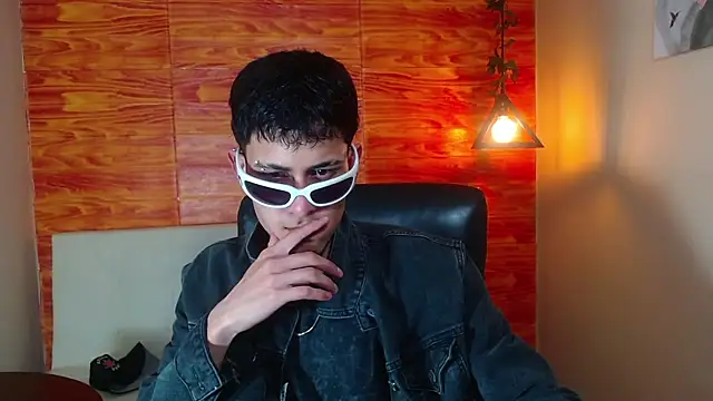 Snapshot of Bastiaan_28 chatting on March 2, 9:01 pm Bastiaan 28 online show from March 2, 9:01 pm