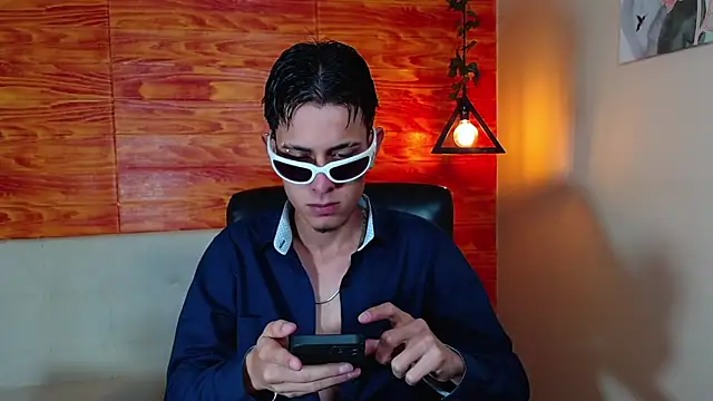 Snapshot of Bastiaan_28 chatting on March 5, 2:57 am Bastiaan 28 online show from March 5, 2:57 am