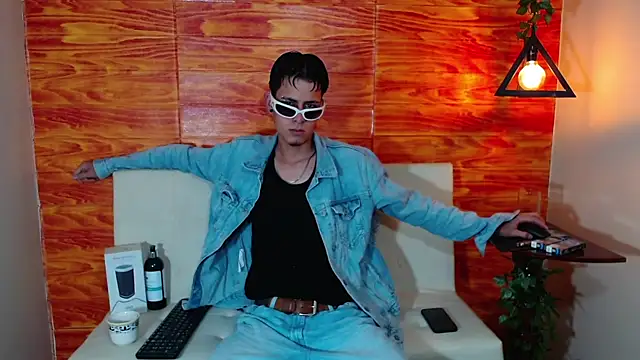 Snapshot of Bastiaan_28 chatting on March 9, 2:29 am Bastiaan 28 online show from March 9, 2:29 am