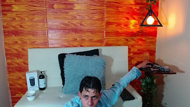 Snapshot of Bastiaan_28 chatting on March 9, 8:40 am Bastiaan 28 online show from March 9, 8:40 am