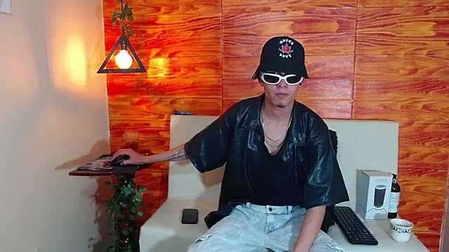 Snapshot of Bastiaan_28 chatting on March 11, 2:21 am Bastiaan 28 online show from March 11, 2:21 am