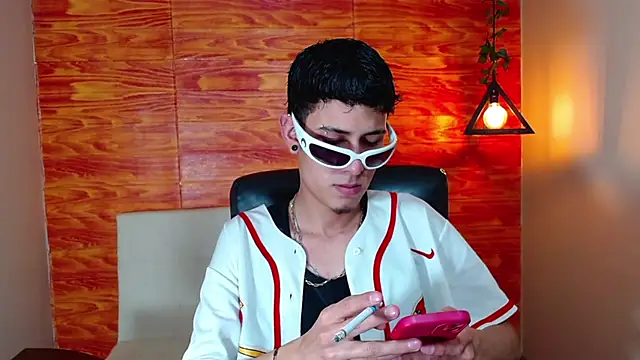 Snapshot of Bastiaan_28 chatting on March 16, 3:25 am Bastiaan 28 online show from March 16, 3:25 am