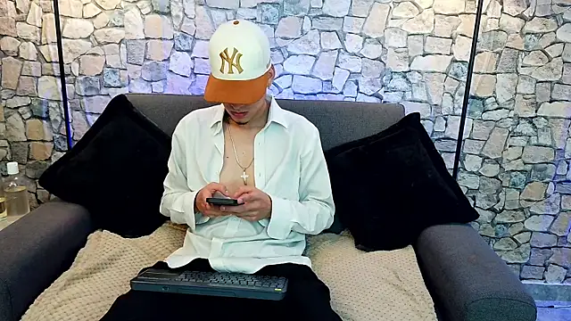 Snapshot of Bastiaan_28 chatting on November 20, 4:56 am Bastiaan 28 online show from November 20, 4:56 am