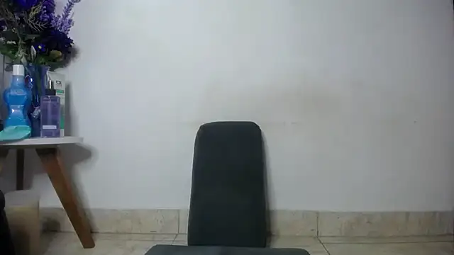 Snapshot of Eros_Smit chatting on December 1, 6:02 pm Eros Smit online show from December 1, 6:02 pm