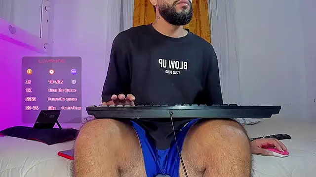 Snapshot of estiben_05 chatting on February 19, 2:46 pm estiben 05 online show from February 19, 2:46 pm