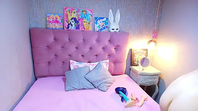 charlottemoonxz online show from March 28, 1:11 pm