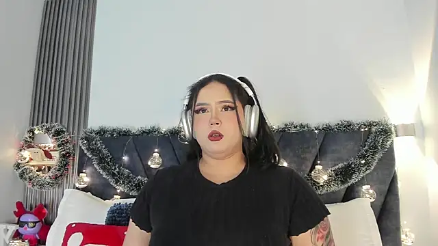 Snapshot of Karmilla_Rosse chatting on December 19, 10:33 am Karmilla Rosse online show from December 19, 10:33 am