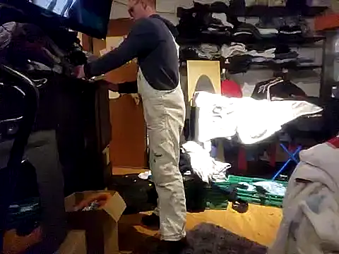 Snapshot of 0815lukas2024 chatting on December 16, 12:04 am 0815lukas2024 online show from December 16, 12:04 am