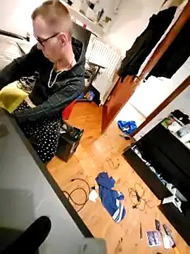 Snapshot of 0815lukas2024 chatting on January 4, 5:27 am 0815lukas2024 online show from January 4, 5:27 am