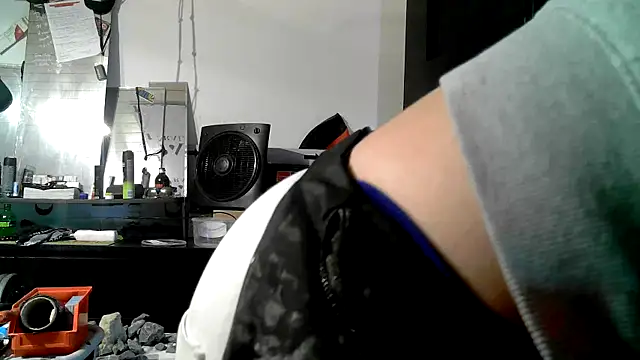 Snapshot of 0815lukas2024 chatting on October 19, 10:54 pm 0815lukas2024 online show from October 19, 10:54 pm