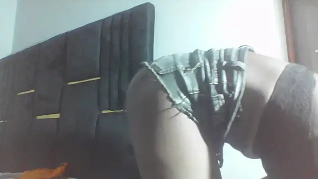 julietunderwoood online show from March 24, 5:18 pm