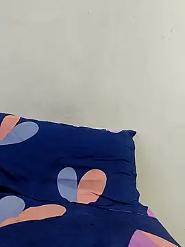 Snapshot of yashzae chatting on September 22, 12:29 pm yashzae online show from September 22, 12:29 pm