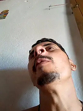 Snapshot of luissilva0071 chatting on March 27, 1:11 pm luissilva0071 online show from March 27, 1:11 pm