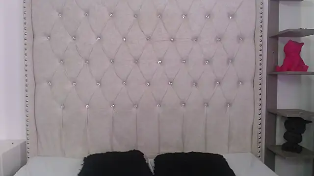 Abril Squirt online show from February 25, 8:40 pm