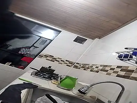 Snapshot of ToysSex_1 chatting on December 3, 1:24 am ToysSex 1 online show from December 3, 1:24 am