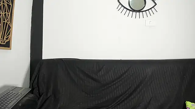 EmilyGomezLS online show from April 8, 11:21 am