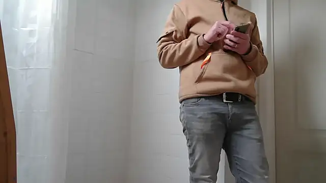 Snapshot of maxmueller321 chatting on February 25, 11:08 am maxmueller321 online show from February 25, 11:08 am