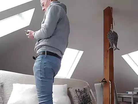 maxmueller321 online show from February 1, 9:08 am