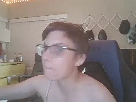 KaliSnow199623 online show from December 3, 4:14 am